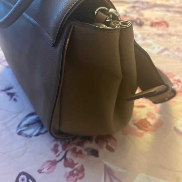 Guess Purse - Picture 5 of 7